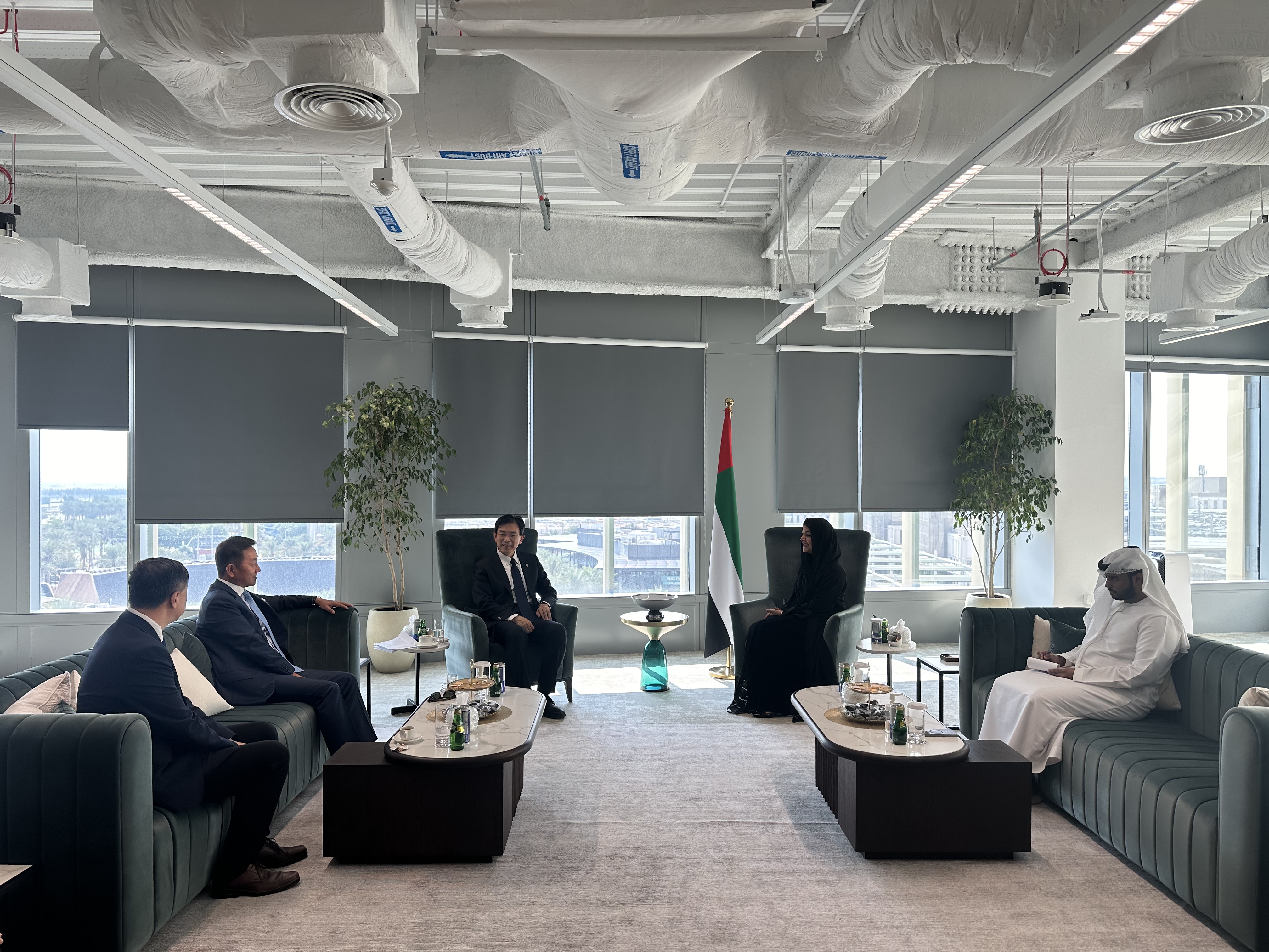 20250114-李路明校长会见阿联酋国际合作国务部长-会谈现场-吴泽邦（发新闻时，请剪成校长与部长二人）.jpg
