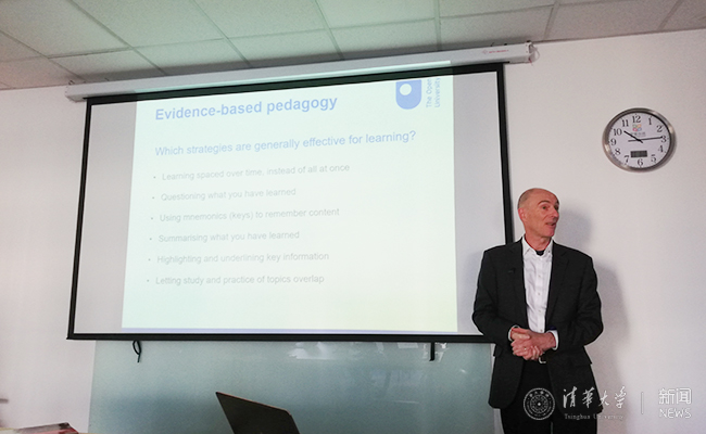 1迈克·沙普勒斯教授做学术报???- 副本.jpg